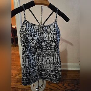 Lululemon black/white abstract Y tank, size 6